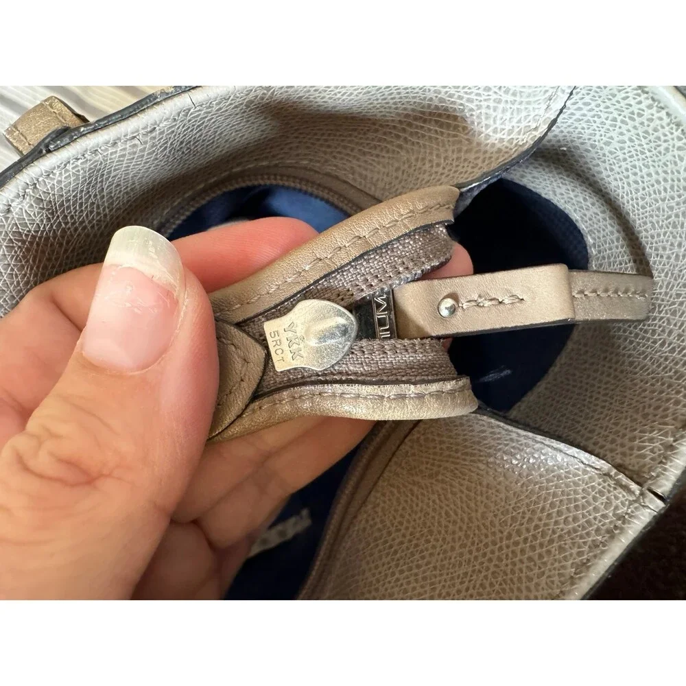 TUMI Tote Bag - Picture 11 of 12